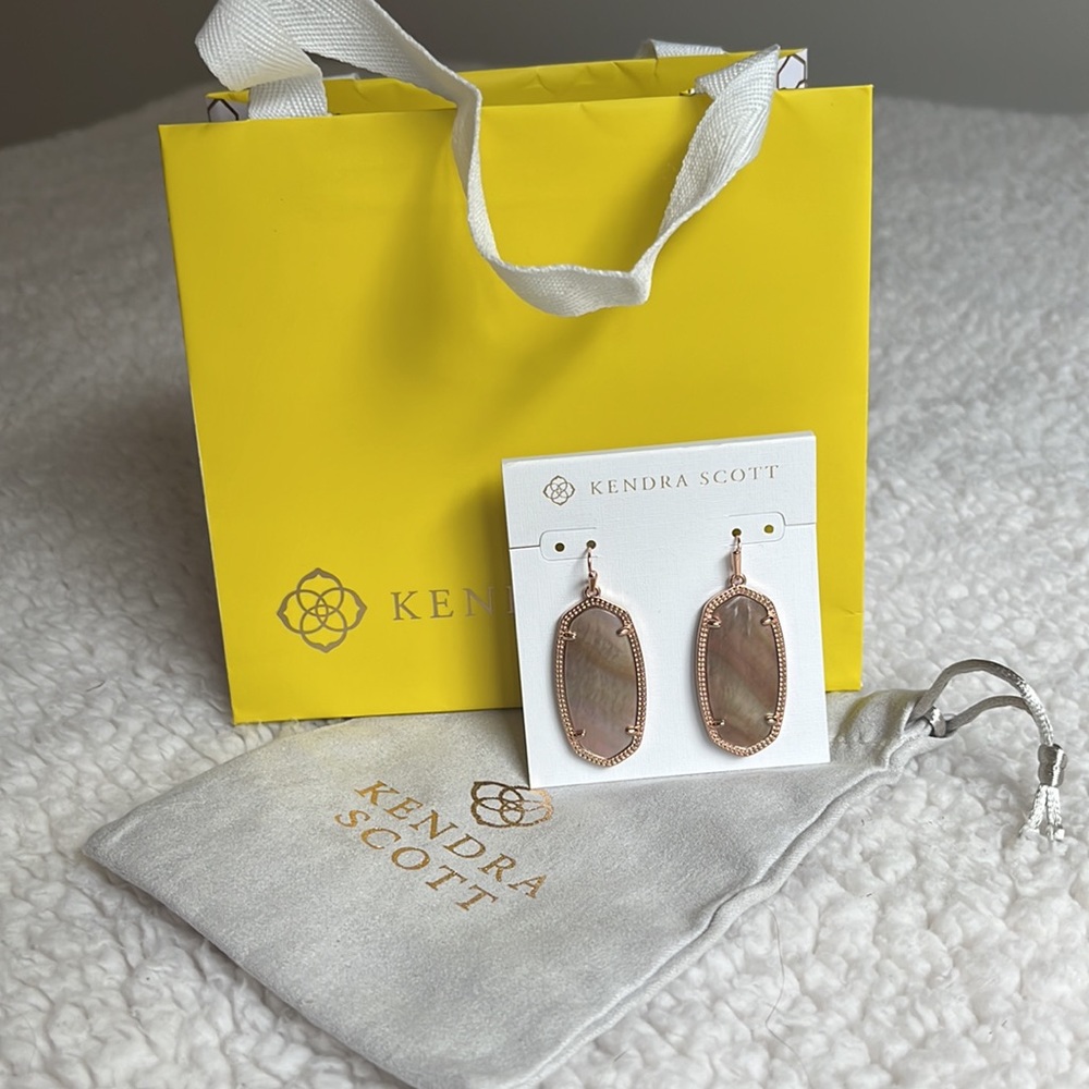 New with tags Kendra Scott Rose Gold Elle earrings with Sable Mica Stone